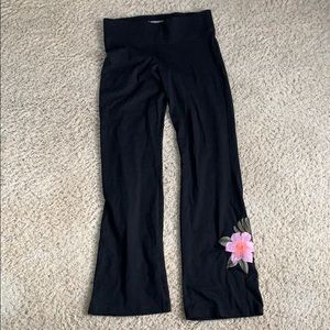 Pink Victoria’s Secret yoga pants